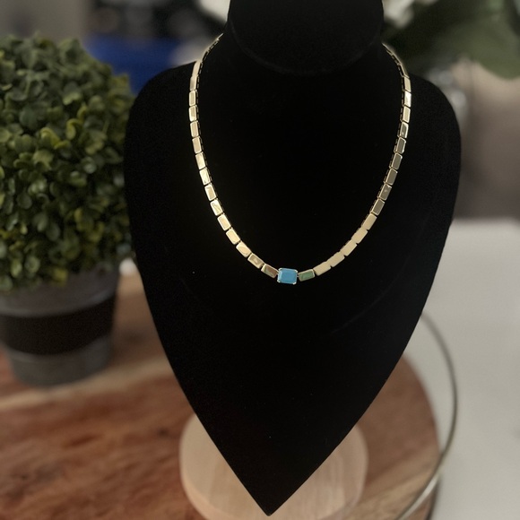 Elegant Gold Necklace with Turquoise Accent